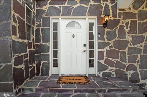 6803 Braddock Rd, Springfield, VA 22151-3601