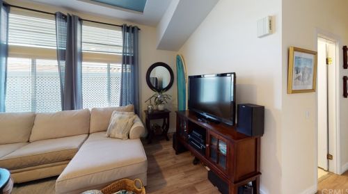 19251 Brookhurst St, Huntington Beach CA  92646-2908 exterior