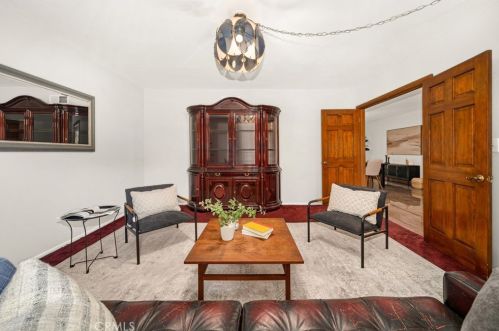 231 Sleepy Holw Dr, Glendale CA 91206-4727 exterior