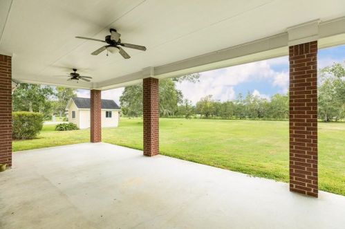 359 Westwood Rd, Angleton TX 77515-7468 exterior