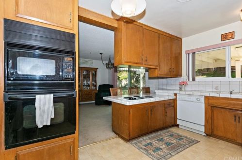 6322 Westview Dr, Riverside CA  92506-5322 exterior