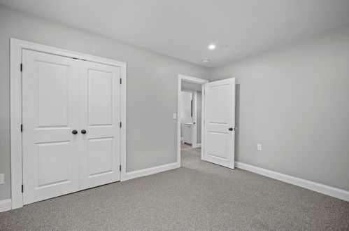 8 Clay St, Hopkinton RI  02804-1602 exterior