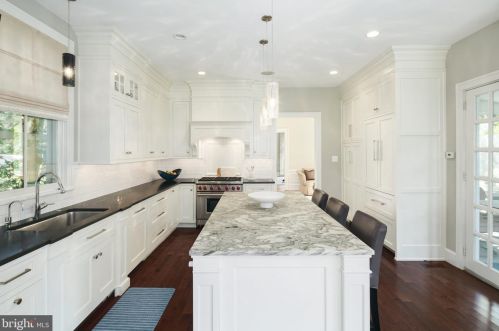 220 Washington Ave, Tavistock NJ 08033-3323 exterior