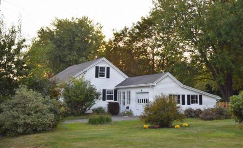 6 Hawthorne Rd, Dover, NH 03820-4211