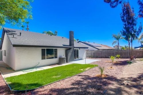 1461 Darwin Dr, Oceanside CA  92056-3042 exterior