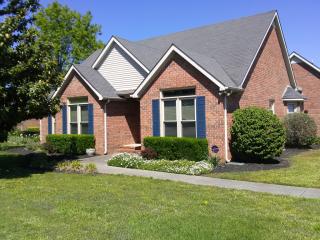 2502 Colfax Dr, Murfreesboro, TN 37129-1094