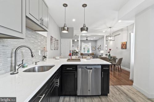 609 61 St, Philadelphia PA 19142-3402 exterior