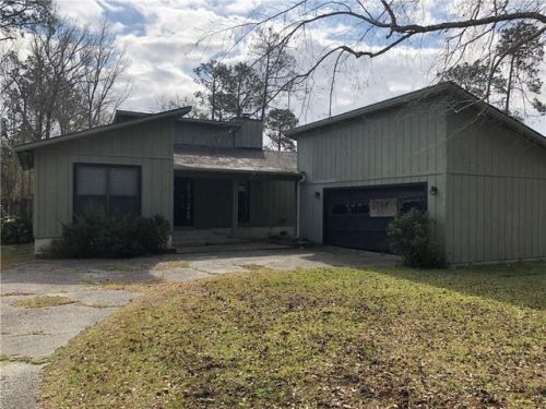 104 Cardinal St, Woodbine, GA 31569-4318