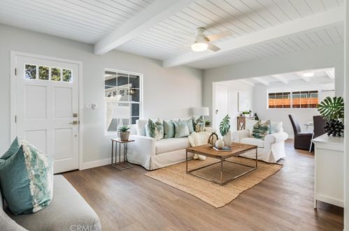 3646 146th St, Hawthorne, CA 90250-8455