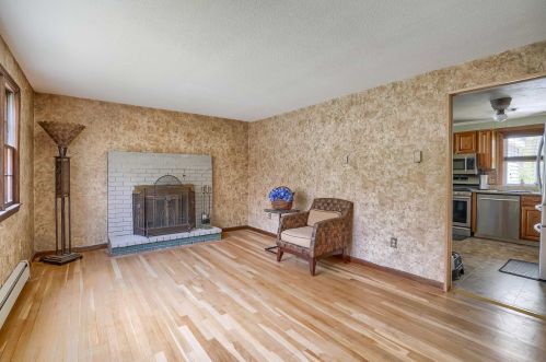 60 Bedard Ave, Derry, NH 03038-4282