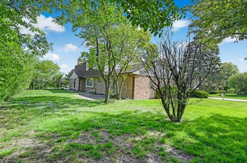 6520 Chaucer Rd, Willowbrook IL  60527-5405 exterior