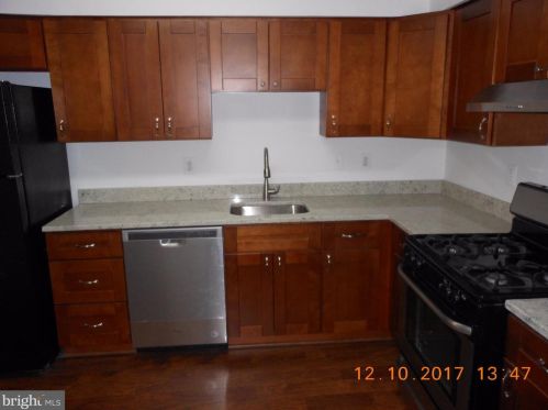4039 Chetham Way, Woodbridge VA  22192-5081 exterior