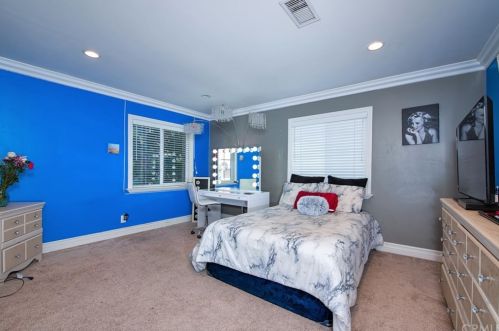 501 West St, Anaheim CA  92801-5951 exterior