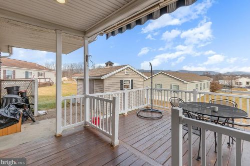 123 Oriole Dr, Carlisle PA  17013-8770 exterior