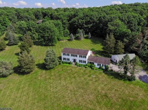 111 Hunts Pond Rd, Fredon, NJ 07860-5209