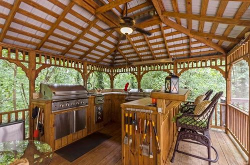 250 Cameron Ridge Dr, Atlanta GA  30328-4709 exterior