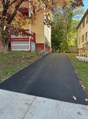 25 Allen St, New Britain, CT 06053-2939