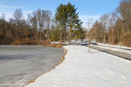 19 Country Walk, Huntington CT  06484-5329 exterior