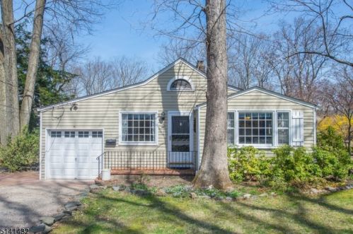 5 Standish Ln, Kinnelon, NJ 07405-2862