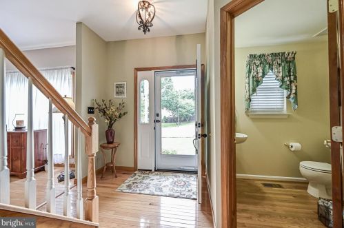 618 Marshall Dr, Leesburg, VA 20176-2398