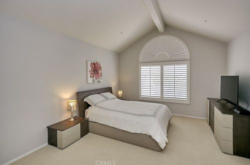 1885 Caminito De La Montana, Glendale CA  91208-3044 exterior