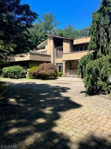 32 Deer Path Cir, Green Brook, NJ 08812-2048