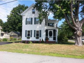 26 Bartlett St, Epping, NH 03042-2400