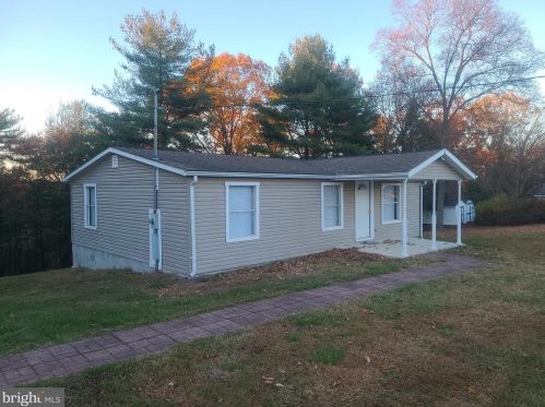 831 Longview Dr, Berkeley Springs, WV 25411-6433