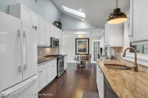 4 Marvin Rd, Middletown NJ 07748-2814 exterior