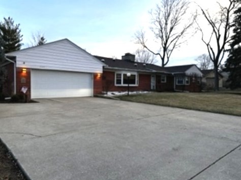 2504 Crystal Dr, Joliet, IL 60435-1413