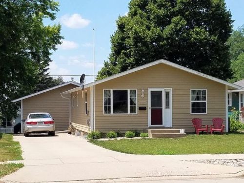 2115 Douglas Ave, Yankton SD  57078-1719 exterior