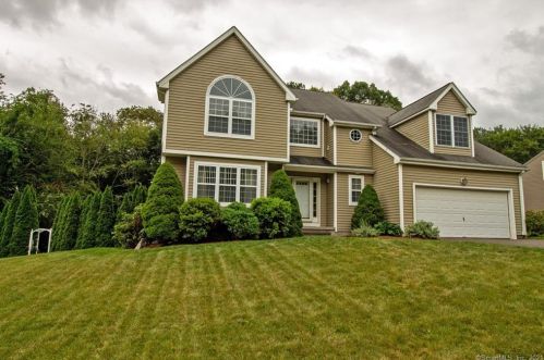 3 Nutmeg Ln, East Hampton, CT 06424-1766