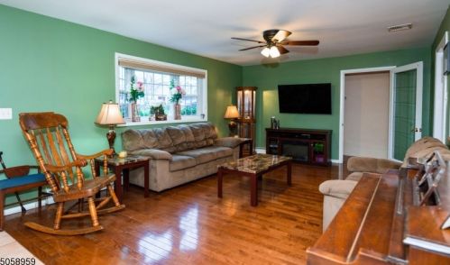 24 Troy Meadow Rd, Parsippany, NJ 07054-4115