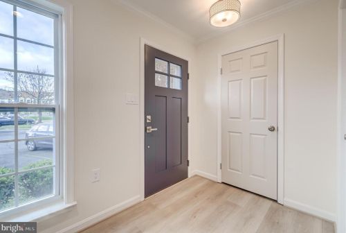 8527 Bauer Dr, Springfield VA  22152-2345 exterior