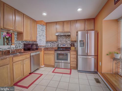 5779 Burke Towne Ct, Springfield VA  22015-3140 exterior