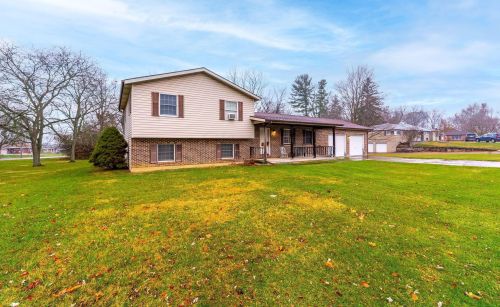 487 Meadow Ln, Springfield, OH 45505-1658