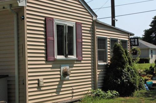 205 Pelletier Ln, Tiverton, RI 02878-3007