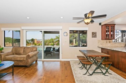 6880 Rycroft Dr, Riverside CA  92506-5317 exterior