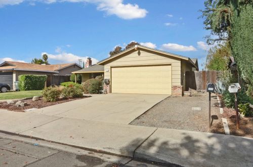 1033 Grand Prix Dr, Modesto, CA 95356-1921