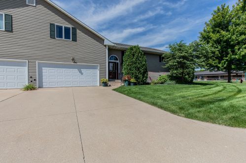 818 Innsbruck Ln, Hollowayville, IL 61356-2566