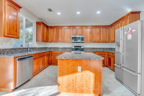 1633 Maidencane Way, Los Banos, CA 93635-8594