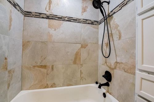 1613 San Francisco St, Carrollton TX 75007-5050 exterior