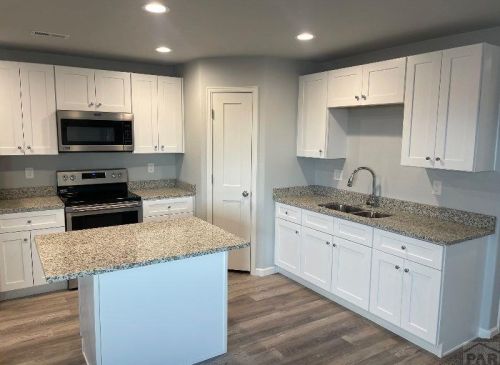 305 Marble Dr, Pueblo, CO 81007-6384