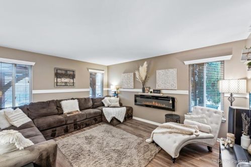 624 Fenwick Ln, South Elgin, IL 60177-1089