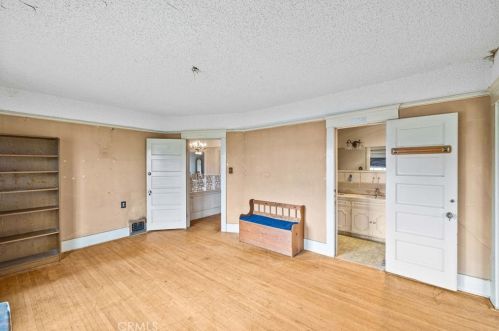 5216 Victoria Ave, Riverside CA  92506-1565 exterior