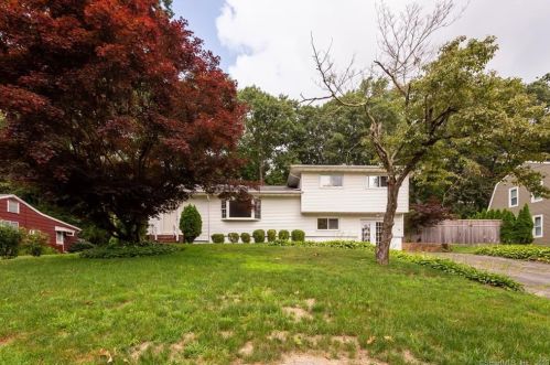 39 Mohawk Dr, Norwalk CT  06851-1826 exterior