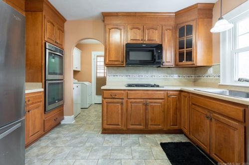 106 Yale Ave, Waterbury, CT 06762-2716