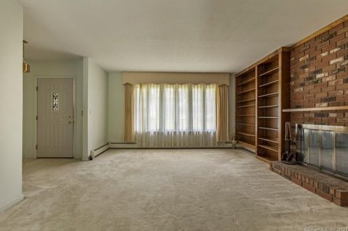 85 Gray Rd, Wapping, CT 06074-3038