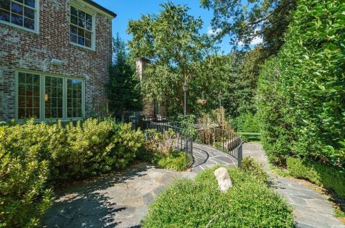 3180 Arden Rd, Atlanta GA  30305-1912 exterior