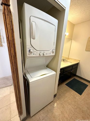 2240 Kuhio Ave, Honolulu HI  96815-2898 exterior